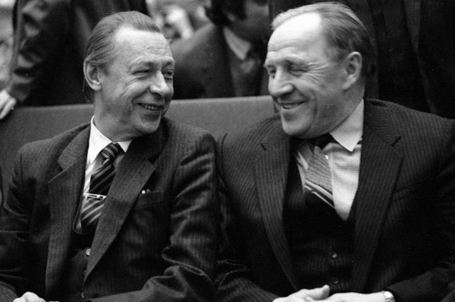 Лауреаты Государственной премии СССР 1983 года народные артисты СССР Олег Ефремов (слева) и Михаил Ульянов