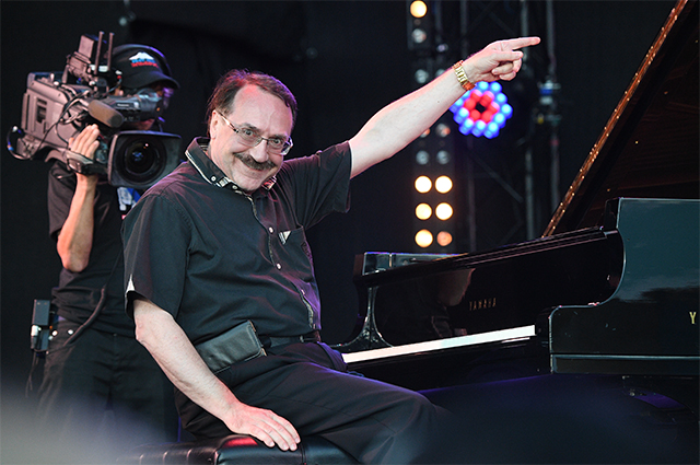 Даниил Крамер.