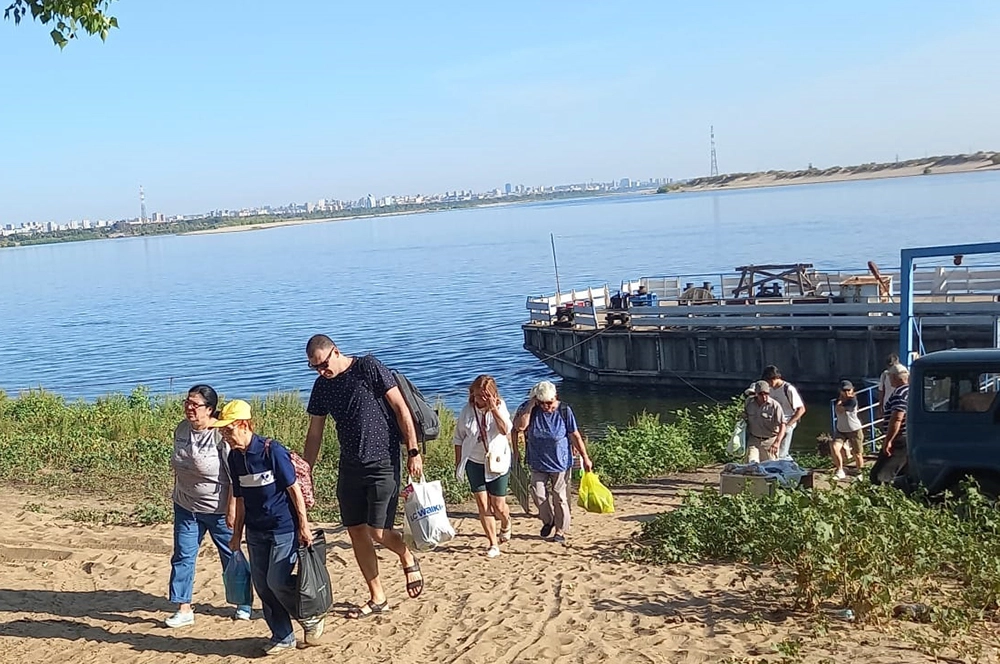 Пока что на Сарпинский удобно добираться только в дачный сезон.