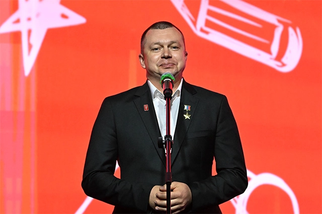 Герой России, участник президентской программы «Время героев», председатель правления Движения Первых Артур Орлов выступает на&nbsp;международном фестивале детства и&nbsp;юности «Движения первых» на&nbsp;территории ВДНХ в&nbsp;Москве.