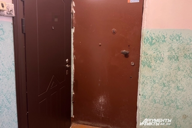 Малышев проживает на первом этаже.