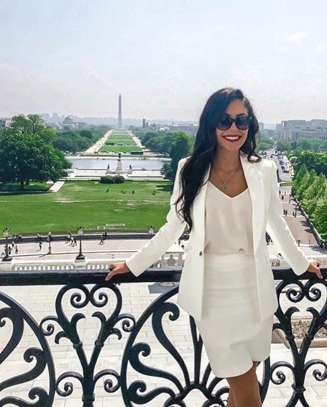 Анна Паулина Луна у Белого дома