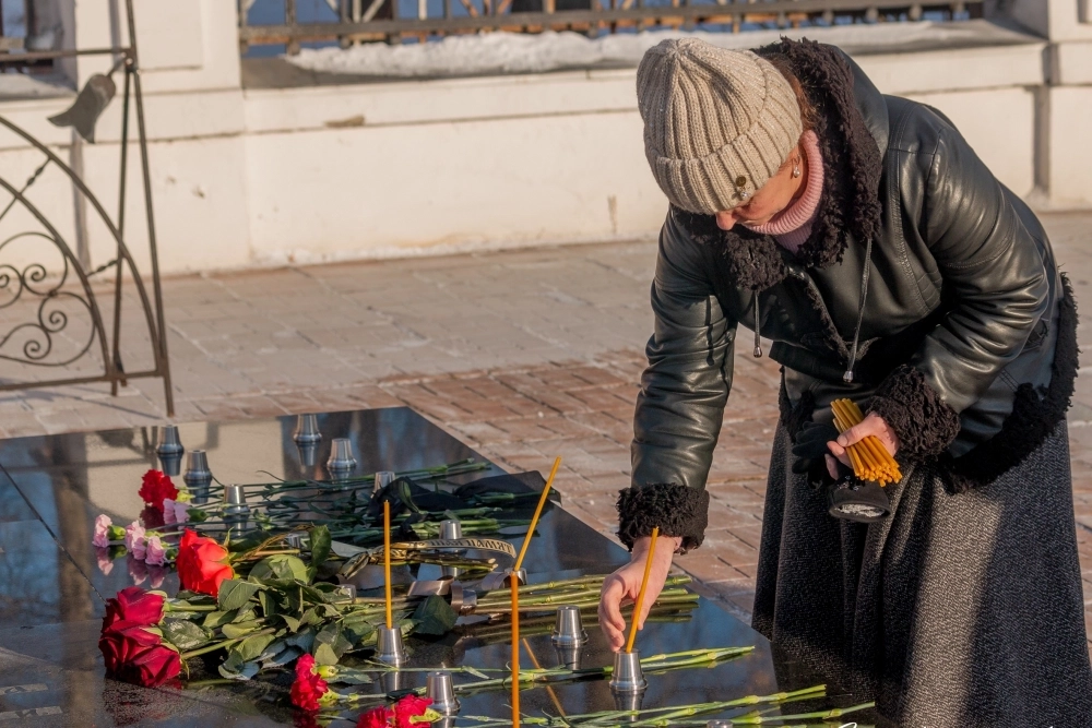 Сейчас на месте трагедии, рядом с храмом Рождества Христова, установлен мемориал, на котором высечены имена всех погибших и размещены 72 подсвечника.
