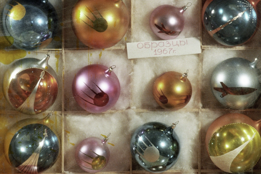 Фото к тексту Фонящий винтаж. На фото: елочные игрушки