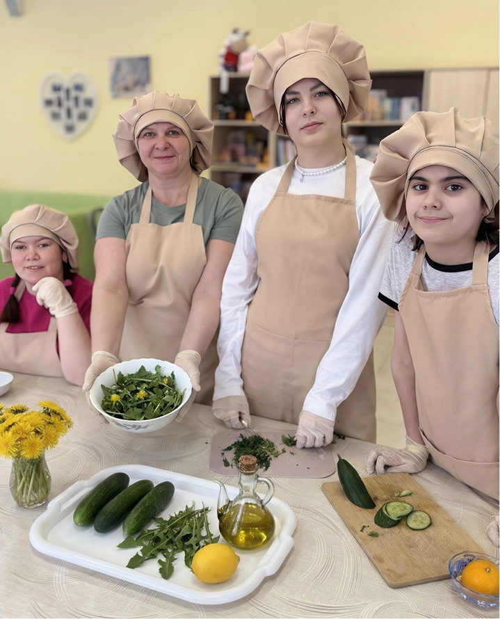 Салат из одуванчиков.