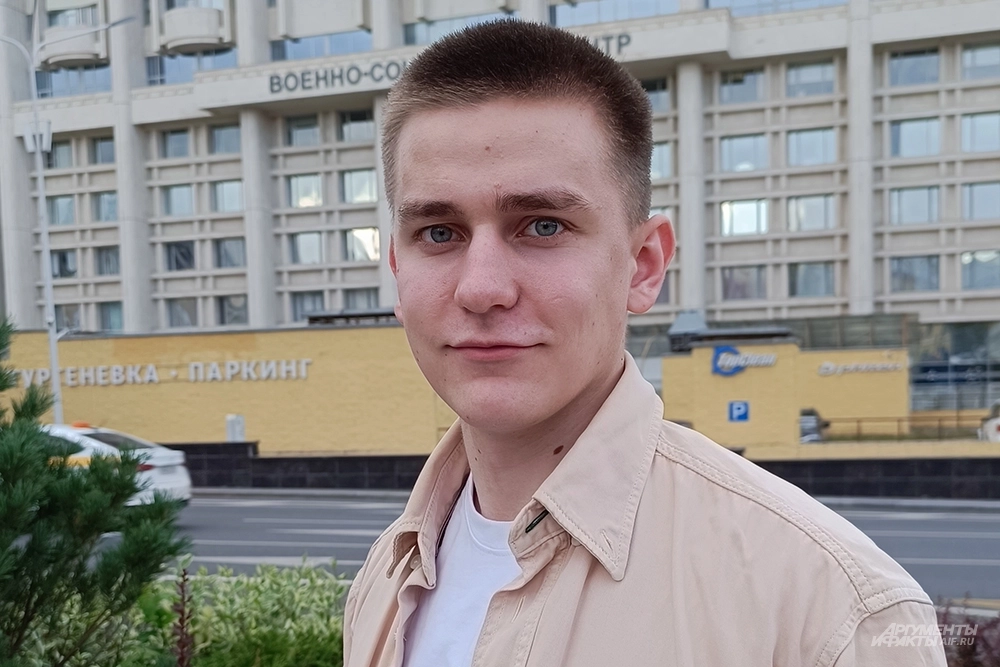 Протезист Сергей Апарин.