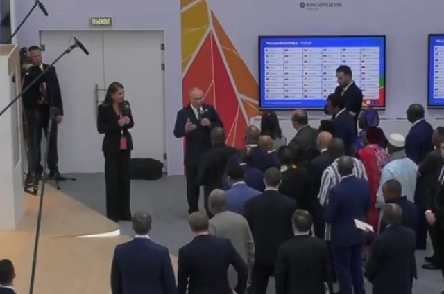 Владимир Путин на выставке.