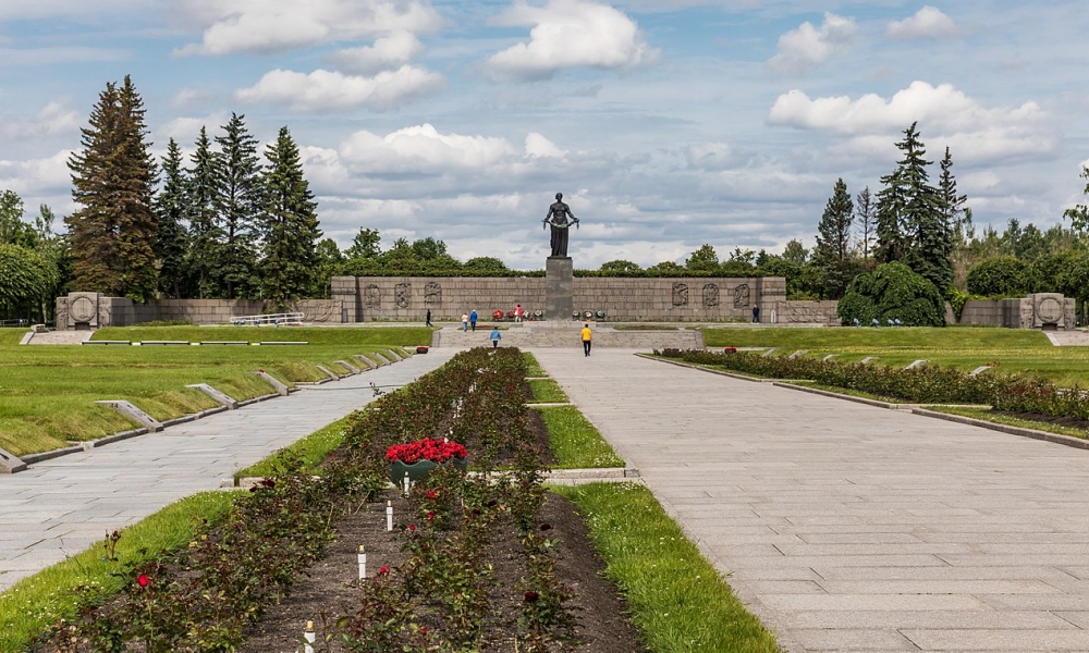 Пискаревское кладбище.