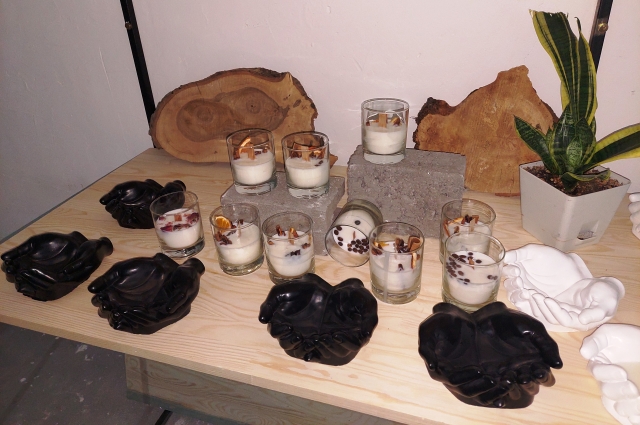 Свечи и мыльницы, сделанные Андреем пользуются особой популярностью.