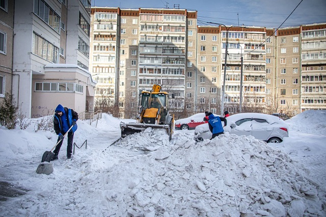 Волонтеры борются с последствиями циклона «Ольга» в Екатеринбурге
