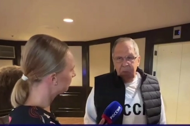 Министр в тот самом свитере. 