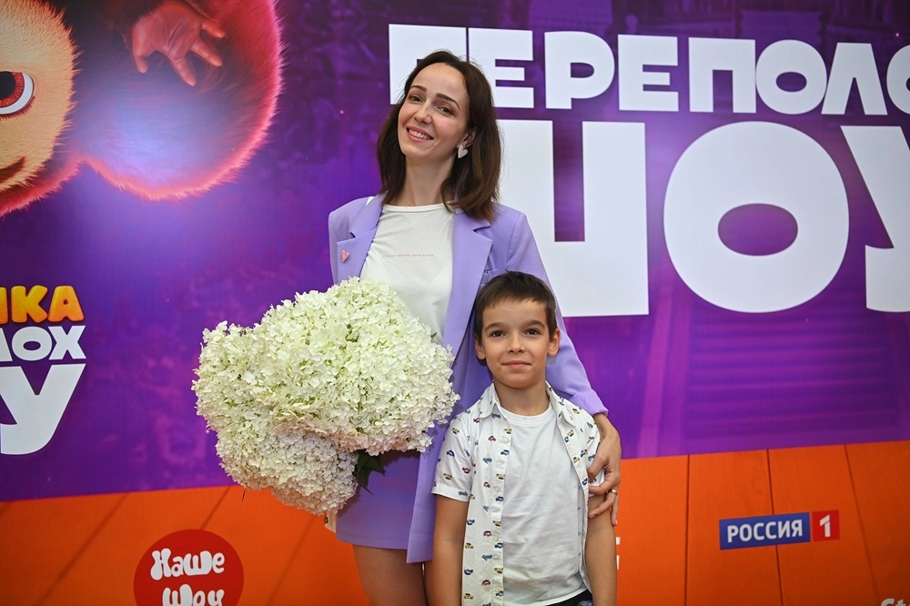 Актриса Валерия Ланская с сыном Артемием.