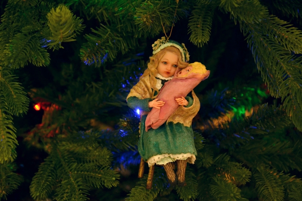 Многие художницы сделали фигурки детей.