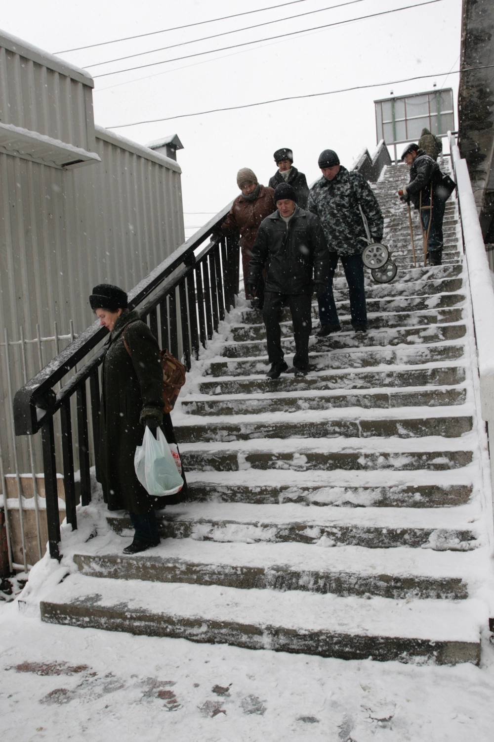 После атаки волгоградцы сохранили спокойствие - жизнь идёт своим чередом.