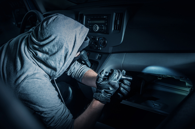 На трассах попадаются аферисты и угонщики.