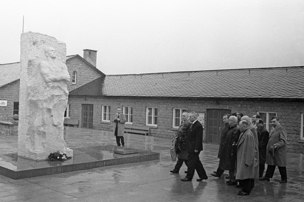 Памятник генералу Дмитрию Карбышеву в Маутхаузене