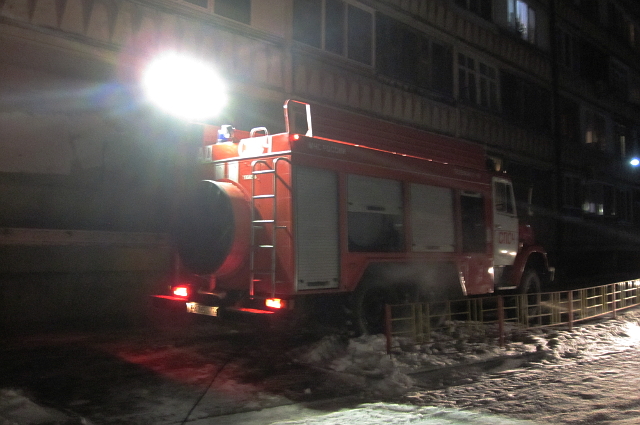 Через пять минут первые пожарные подразделения прибыли к месту вызова.
