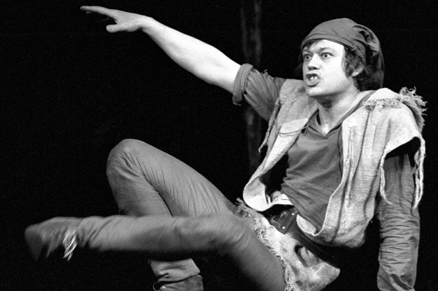 Николай Караченцов в роли Тиля Уленшпигеля в спектакле «Тиль» по пьесе Г. Горина. 1978 г.