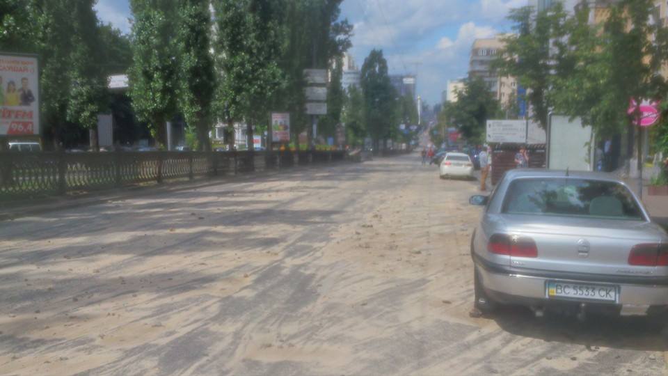 Прорыв теплотрассы на бульваре Шевченко в Киеве