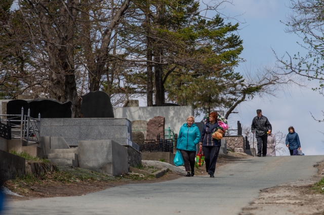 Нет строгого церковного требования в Родительский день идти на кладбище.