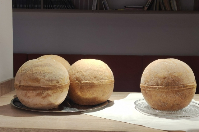 Главным обрядом дня была выпечка специальных колобков.