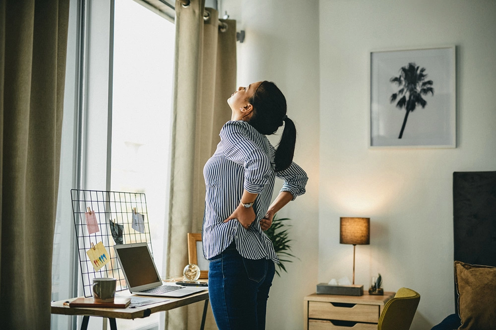  Если разболелась спина — это знак переутомления, не игнорируйте.