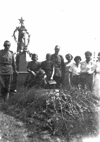 Похороны лётчиков, потерпевших крушение в апреле 1943 года вблизи Калачинска.