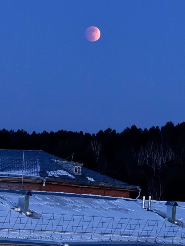 Какая красота это лунное затмение.