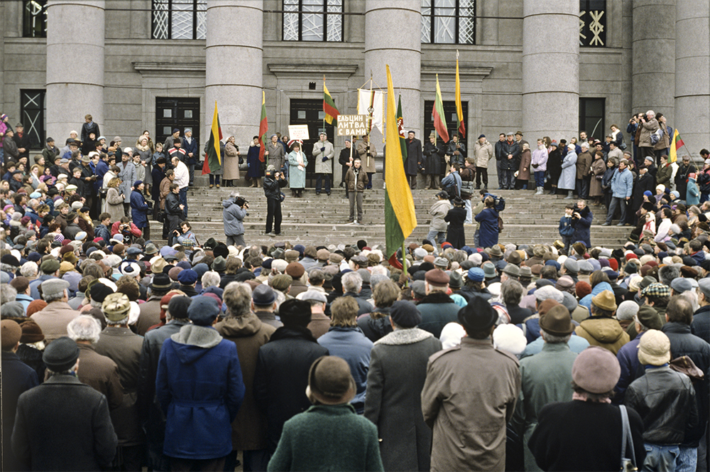 Всесоюзный референдум о сохранении СССР. 17 марта 1991 года. Литовская Республика. На улицах Вильнюса в день проведения референдума.