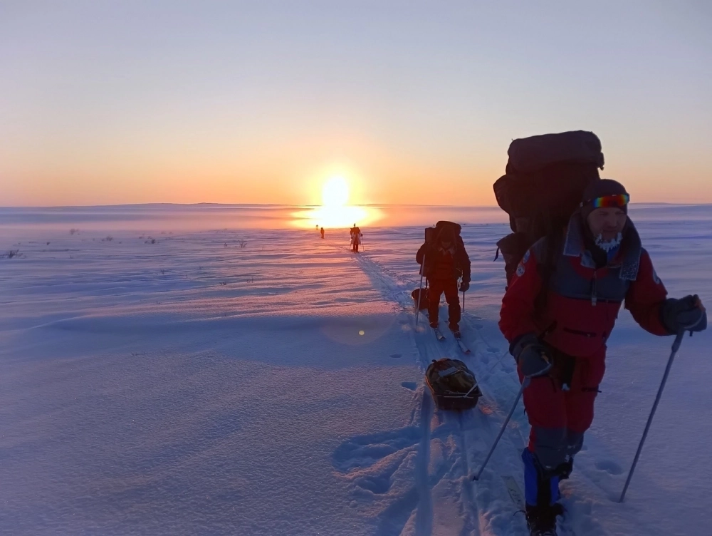 Поход по Арктике - это преодолеть сотни километров на лыжах.