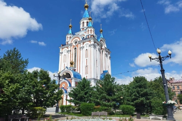 Успенский собор на Комсомольской площади.