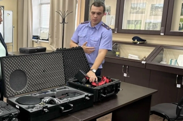 На место престпуления криминалисты приезжают с чемоданами специальной техники.