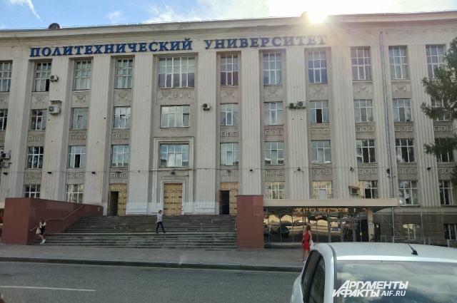 Евгений Бурмистров преподаёт астрономию в ПНИПУ.