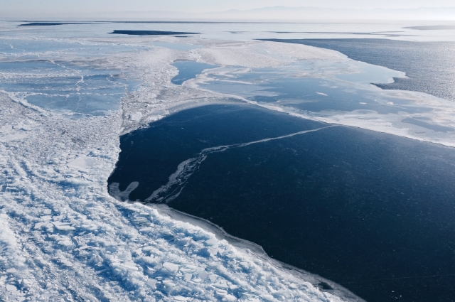 На юге Байкала открытой воды намного больше, чем льда.