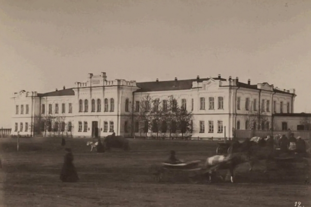 Женская гимназия, где работала Терехова.