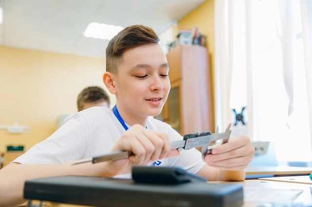 Корпорация ВСМПО-АВИСМА трудоустроит на лето более 180 школьников