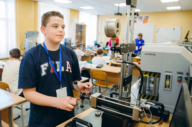 Корпорация ВСМПО-АВИСМА трудоустроит на лето более 180 школьников