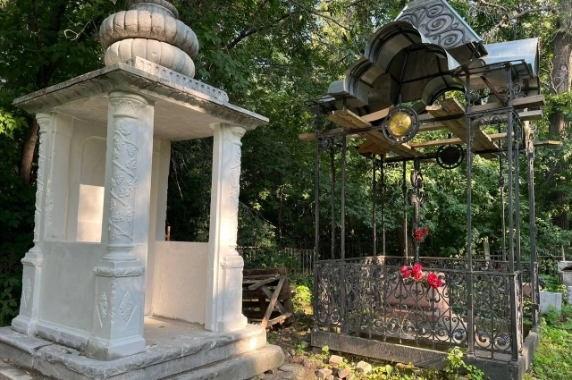 Кованная беседка мецената Волкова.