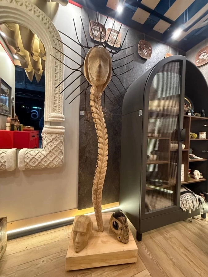 Женщина Русь заинтересовала посетителей выставки, они находили в ней новые и новые смыслы.