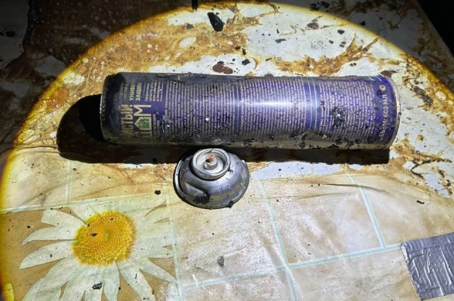 Баллон с аэрозолем, который взорвался и убил женщину в Ачинске.