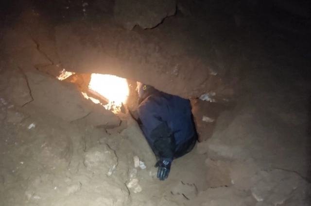 Поиски в пещере велись при помощи дополнительного оборудования.