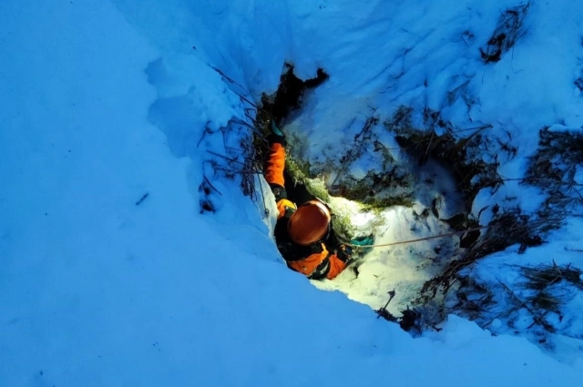 Спасатели обследовали пещеры неподалеку от Кутурчина.