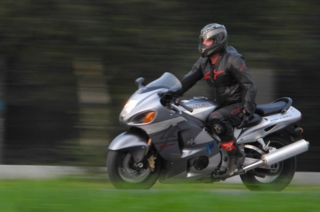 Каждый пройденный километр — не просто цифра, а шаг к званию настоящего «железного» мотопутешественника.