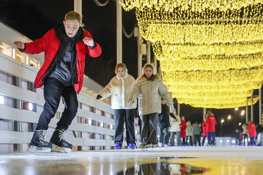 Каток на Царской набережной в Коломенском.