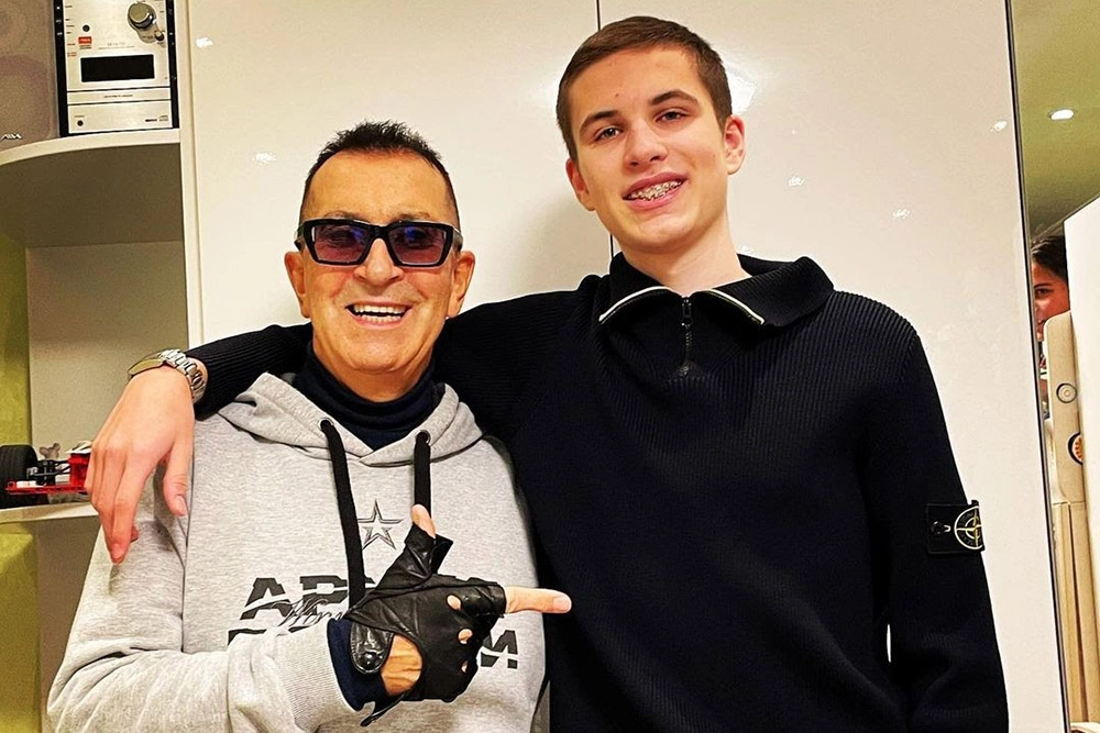 Александр Буйнов с внуком.