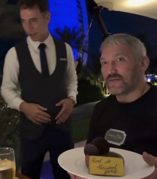 Александр Овечкин на отдыхе.