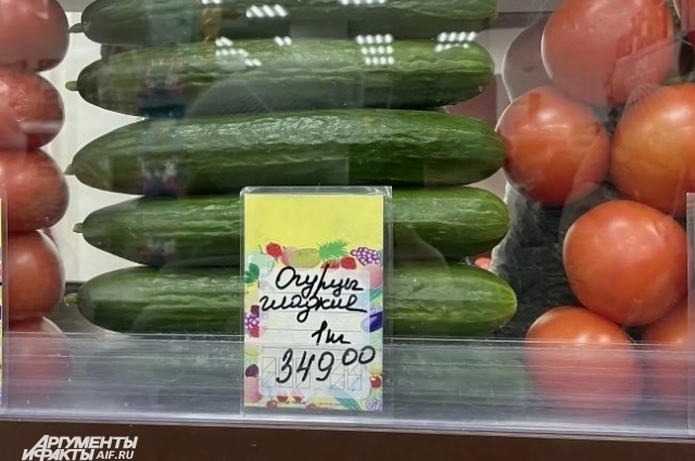 Стоимость огурцов в частном овощном магазине.