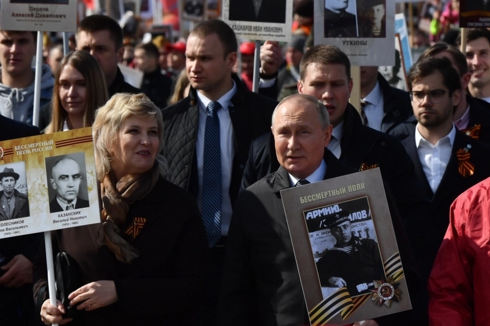 Президент РФ Владимир Путин принимает участие в шествии патриотической акции «Бессмертный полк».