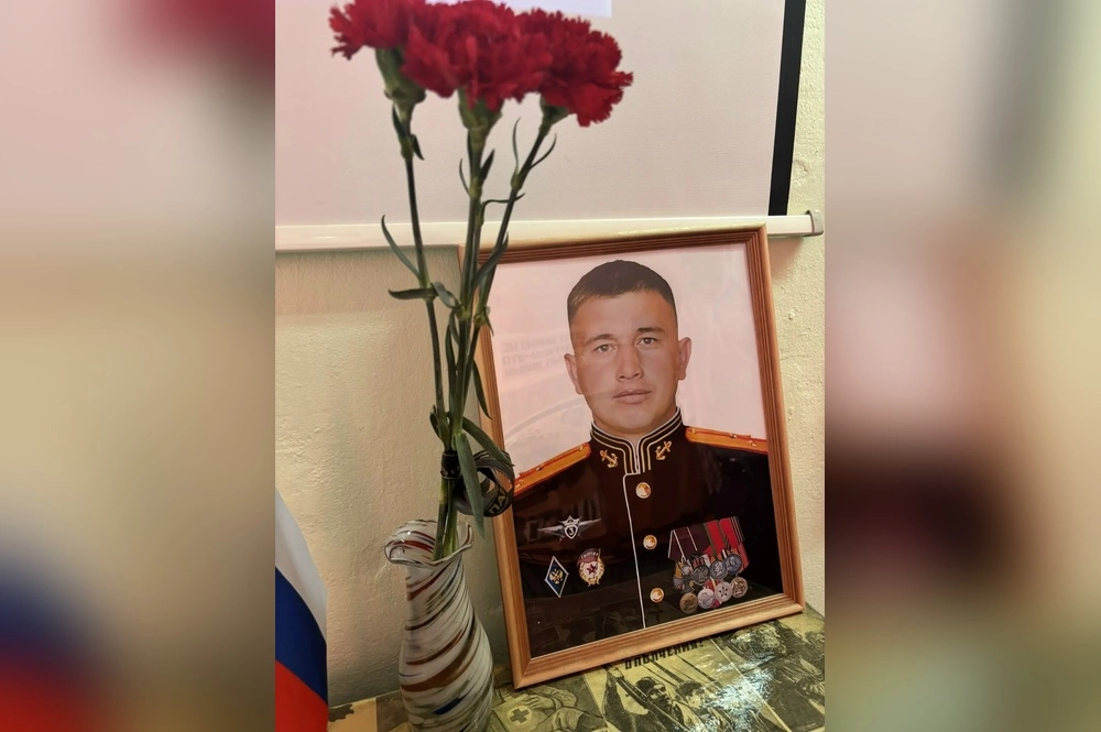 Память погибшего почтили минутой молчания.