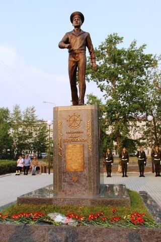 Памятник Алдару Цыденжапову в Улан-Удэ